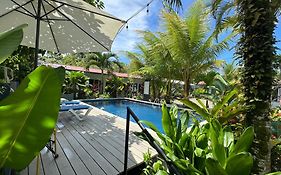 Rooms&Pool Macaws